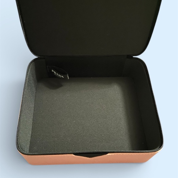 BRAND NEW Black-pink Prada Beauty Hard Shell Cosmetic/ Makeup/ Vanity Case - Picture 2 of 3